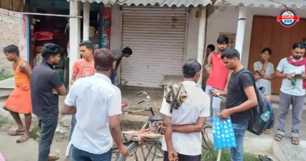 Samastipur News: समस्तीपुर में बंद दुकान पर ताबड़तोड़ फायरिंग! पुलिस को मिले 3 खोखे, रंगदारी न देने पर हमला 2 Samastipur News: समस्तीपुर में बंद दुकान पर ताबड़तोड़ फायरिंग! पुलिस को मिले 3 खोखे, रंगदारी न देने पर हमला Firing on shutter of closed shop ujiarpur police station area