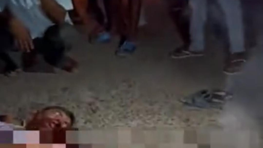 Samastipur News: साइकिल सवार शिक्षक की हाइवा से कुचलने से मौत, समस्तीपुर में आक्रोशितों के द्वारा सड़क जाम, लोगों की आवाजाही में हुई परेशानी 2 Samastipur News: साइकिल सवार शिक्षक की हाइवा से कुचलने से मौत, समस्तीपुर में आक्रोशितों के द्वारा सड़क जाम, लोगों की आवाजाही में हुई परेशानी