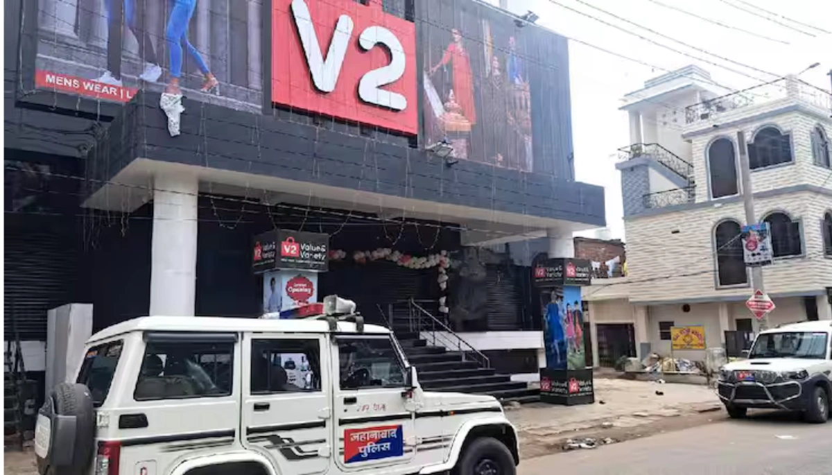 बिहार न्यूज़: जहानाबाद के V2 मॉल में दर्दनाक हादसा, लिफ्ट कॉरिडोर में गिरने से कर्मचारी की मौत 1 बिहार न्यूज़: जहानाबाद के V2 मॉल में दर्दनाक हादसा, लिफ्ट कॉरिडोर में गिरने से कर्मचारी की मौत