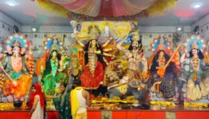 बेगूसराय में धूमधाम से दुर्गा पूजा: कई पंडालों के पट खोले गए, भक्तों ने मां की पूजा की