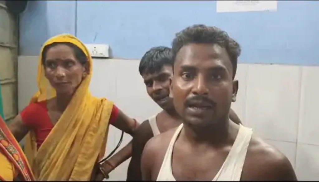 स्कूल के छोटे विवाद ने मचाई सनसनी: परिवार पर हमला, 4 लोग गंभीर रूप से घायल 2 Samastipur News 2024 10 11T111215.014