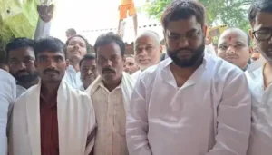 मुजफ्फरपुर में कुहासे के कारण भीषण टक्कर – 30 यात्रियों की जान बची, पुलिस ने किया चौकाने वाला खुलासा 4 हेलीकॉप्टर क्रैश में वायु सेना के जांबाजों को बचाने वाले नायकों को मिला ऐतिहासिक सम्मान