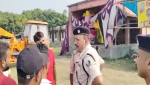 अवैध संबंध का खौफनाक अंजाम: पत्नी की तस्वीर ने जलाया ऐसा शख्स, महाराष्ट्र में गला रेतकर कर दी हत्या 4 कल मुजफ्फरपुर के कुढ़नी में रावण वध: सुरक्षा के कड़े इंतजाम, जानें क्या हैं प्रशासन की खास तैयारियां