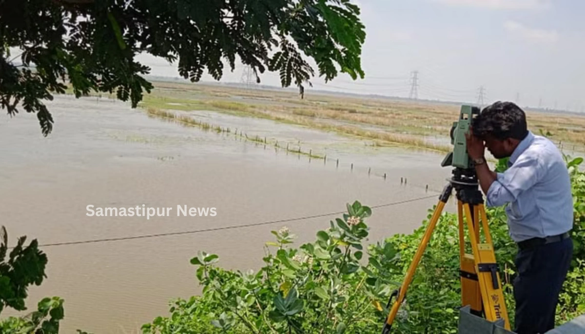 बिहार में जमीन सर्वे के नाम पर बड़ा घोटाला: चार राजस्व कर्मचारियों पर कार्रवाई की तैयारी 1 बिहार में जमीन सर्वे के नाम पर बड़ा घोटाला: चार राजस्व कर्मचारियों पर कार्रवाई की तैयारी