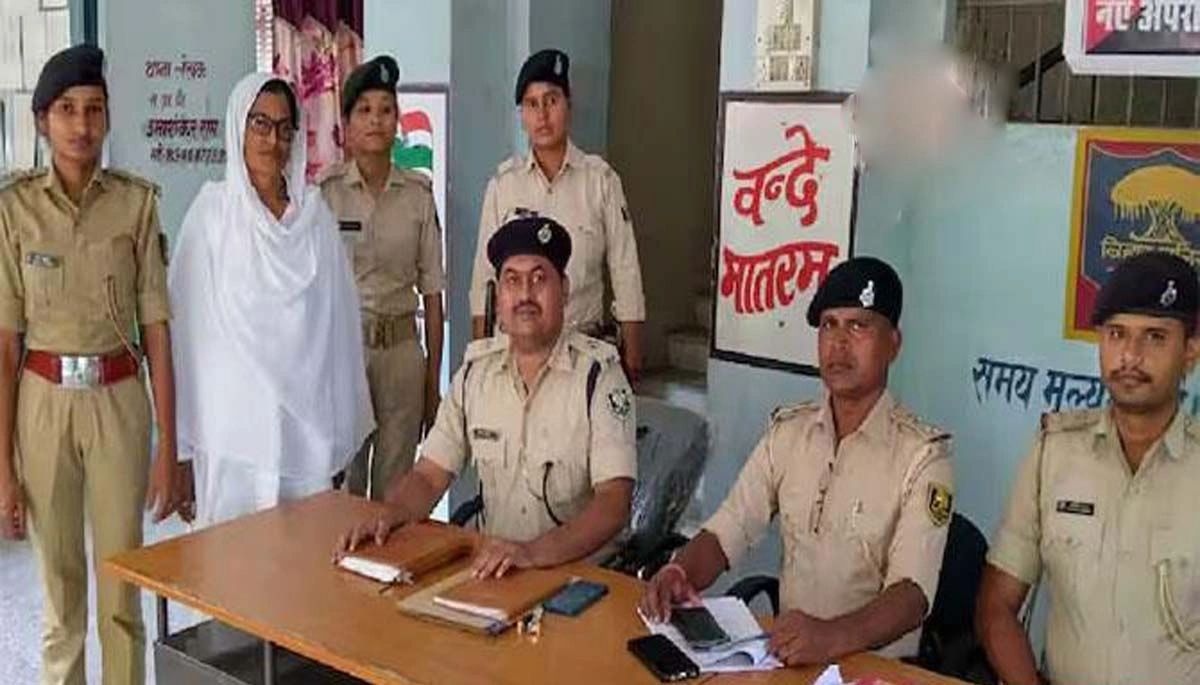 बिहार की इनामी 'लेडी डॉन' गिरफ्तार: आर्ट ऑफ लिविंग ट्रेनर से अपराध की दुनिया तक का सफर 1 बिहार की इनामी 'लेडी डॉन' गिरफ्तार: आर्ट ऑफ लिविंग ट्रेनर से अपराध की दुनिया तक का सफर