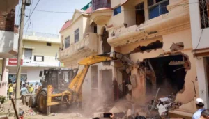 आरोपियों के घरों पर चलेगा बुलडोजर