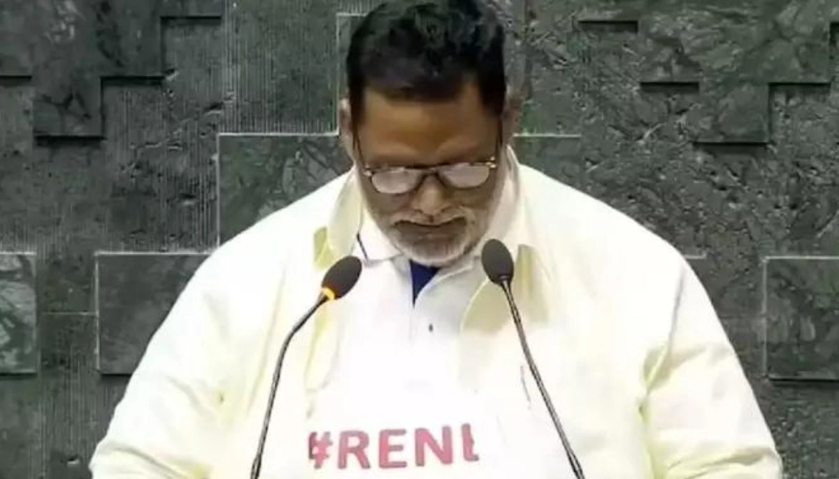 बाढ़ पीड़ितों के लिए मसीहा बने पप्पू यादव, बुलेट पर दौड़कर बांट रहे मदद और राहत सामग्री