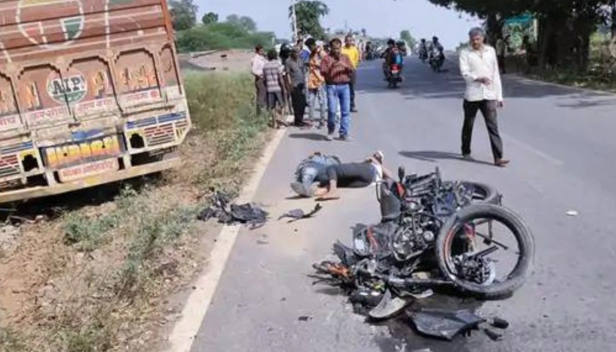 पटना में भीषण हादसा: कोर्ट जाते वक्त तेज रफ्तार ट्रैक्टर ने मारी टक्कर, पति की मौत, पत्नी घायल