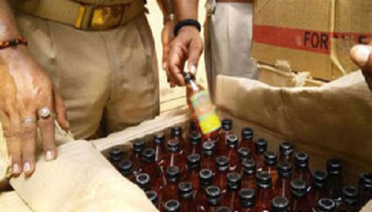 बिहार न्यूज़: सुपौल में शराब लदी स्कॉर्पियो ने डायल 112 वाहन में मारी टक्कर, तस्कर हुए गिरफ्तार