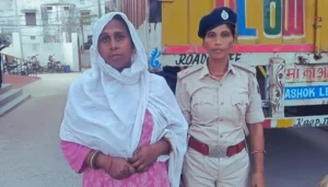 बिहार: Bpsc शिक्षक सहकर्मी शिक्षिका को लेकर हुआ फरार, मां ने दर्ज कराई अपहरण की शिकायत 6 शराब तस्करी के नेटवर्क का खुलासा: मुजफ्फरपुर में महिला गिरफ्तार, जानिए उसकी शातिर कहानी