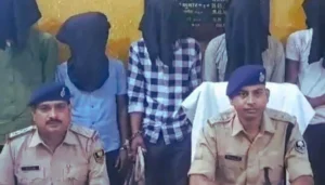 समस्तीपुर, बिहार: दीवाली की बख्शीश को लेकर किन्नरों के गुटों में झड़प, 6 घायल, पुलिस जांच में जुटी 3 Samastipur में लूट की खतरनाक साजिश नाकाम: हथियारों के साथ 5 कुख्यात बदमाश गिरफ्तार