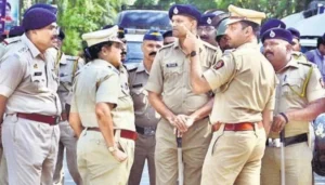 बिहार का अनोखा हवाई अड्डा: जहां रनवे पर घूमते हैं गाय-भैंस, सुरक्षा व्यवस्था नहीं के बराबर 3 Bihar News