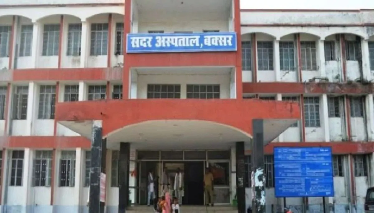 बक्सर: सदर अस्पताल में ऑनलाइन पर्ची प्रणाली से मरीज परेशान, बुजुर्ग और महिलाओं की बढ़ी मुश्किलें