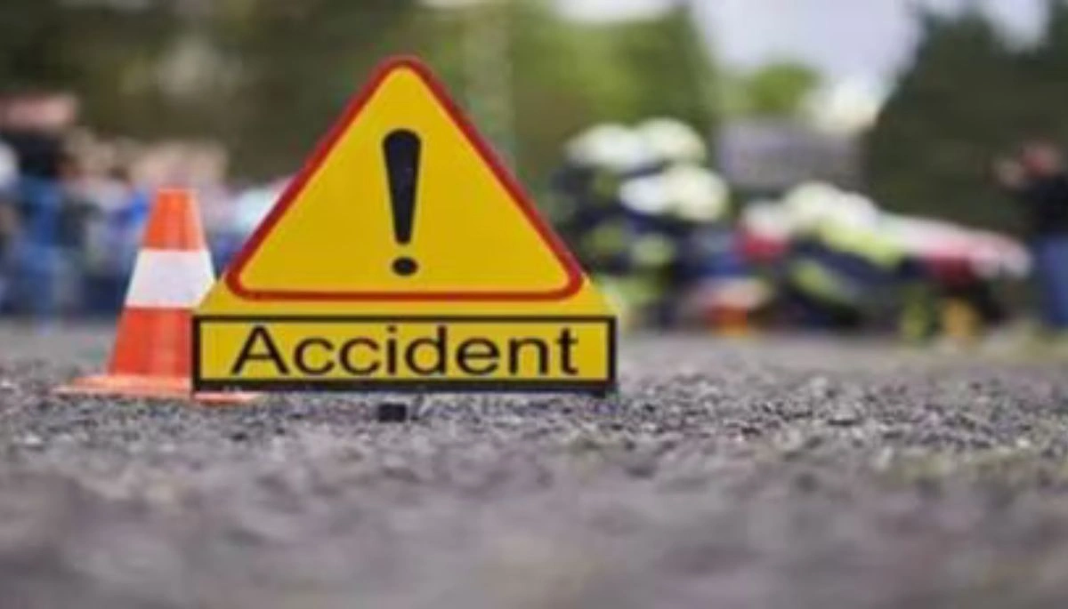 Bihar News: A tragic road accident in Bettiah leads to the death of two young men, including a groom. The incident occurred just before a wedding ceremony was about to begin, turning celebrations into mourning.