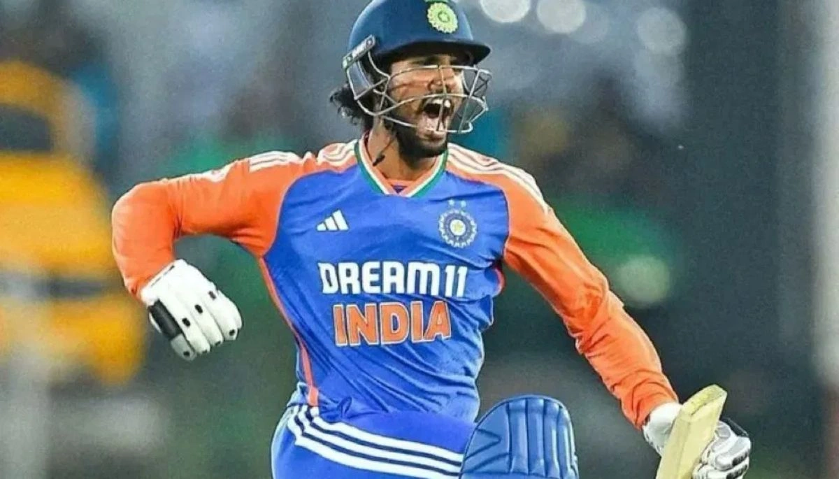 Tilak Verma playing a powerful shot during his knock in the Syed Mushtaq Ali Trophy 2024, leading Hyderabad to victory against Bihar.