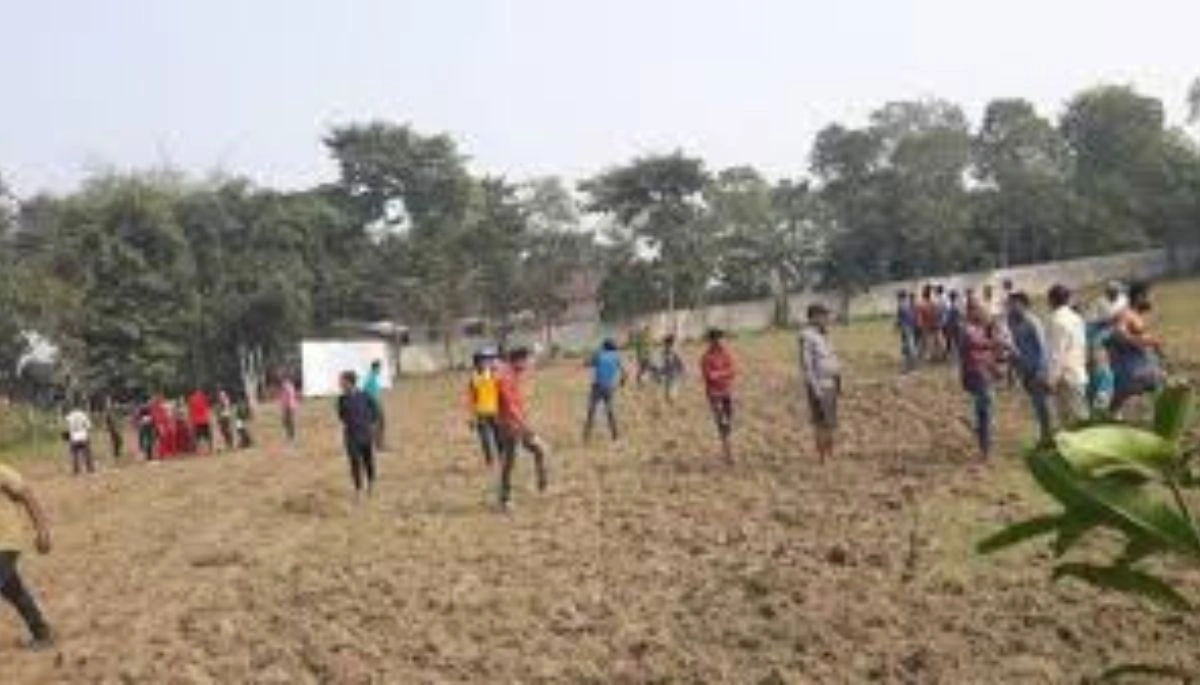 Police officers set up a camp in Pinda village, Katihar, after a violent land dispute involving firearms and bows.