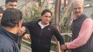 चौंकाने वाली खबर: बिहार में दीपावली-छठ से पहले सब्जियों की कीमतें आसमान छूने लगी 2 A Team Of The Vigilance Department In Muzaffarpur Arresting A Revenue Official, Jaspal Kumar, For Accepting A Bribe Of 20,000 Rupees.