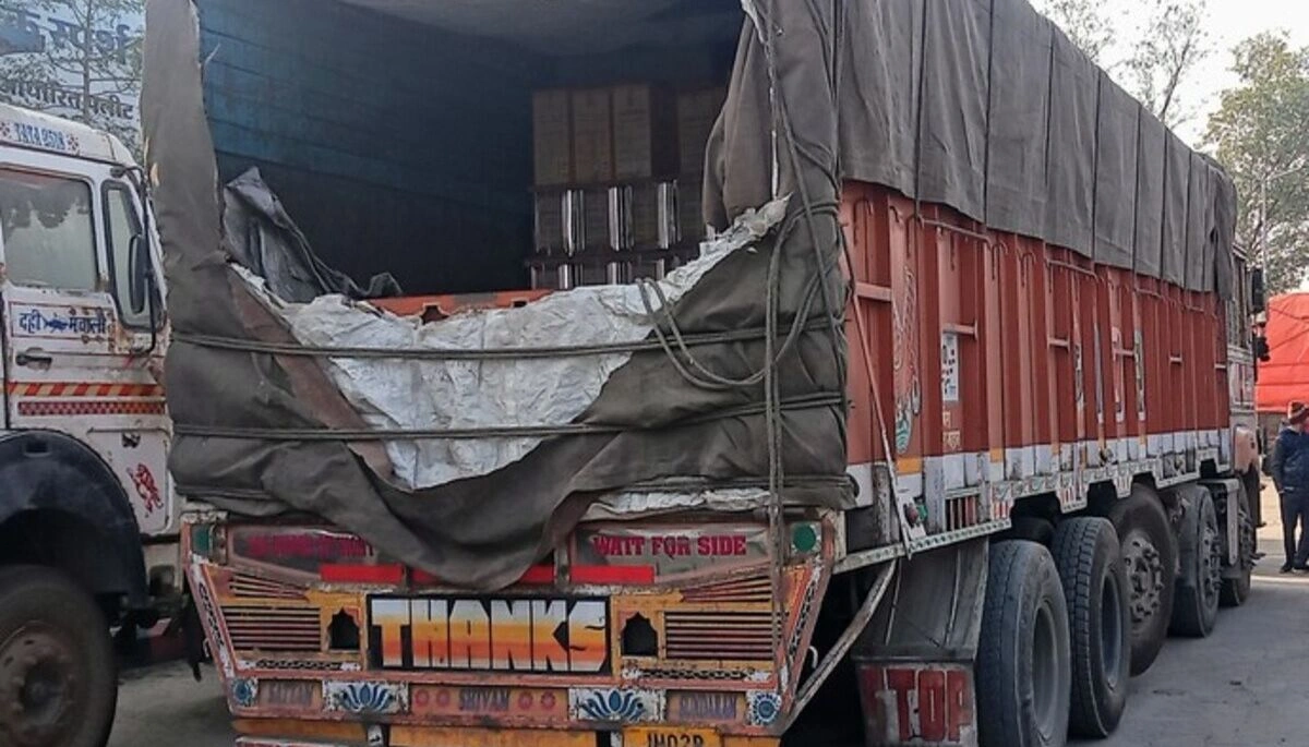 Police in Bihar uncover a gang dismantling stolen trucks and selling the parts to scrap dealers. Four suspects were arrested during the operation.