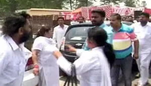 School Teacher Brutally Beats Student In Muzaffarpur: पुलिस में मामला दर्ज, परिजन स्कूल पहुंचे 3 Journalists Attacked During News Coverage In Muzaffarpur, Several Media Personnel Injured, Police Remain Passive.