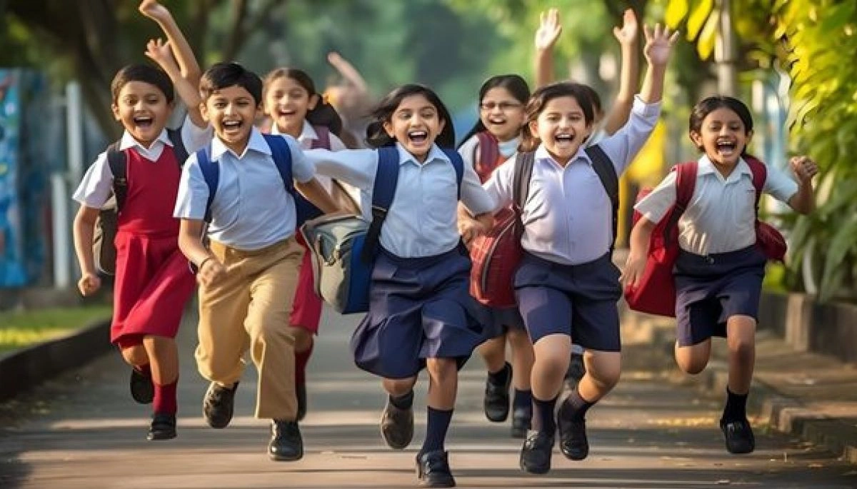 Bihar Education Department Calendar 2025, featuring 72 holidays including summer vacation from June 2 to June 21 and winter vacation from December 25 to December 31.