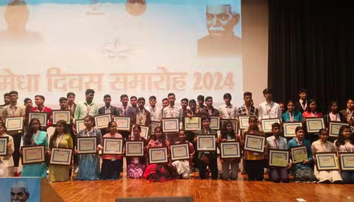 Bihar Board awards top 2024 Matric and Inter students with cash prizes, laptops, and medals, including recognition for exemplary district education officers.