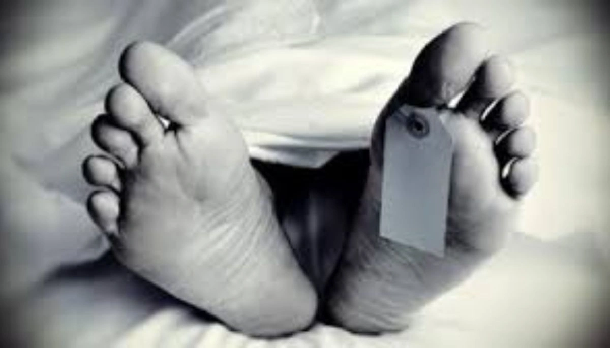 Police investigating the crime scene where the body of a young man was found in Patna's Pathar Ghat.