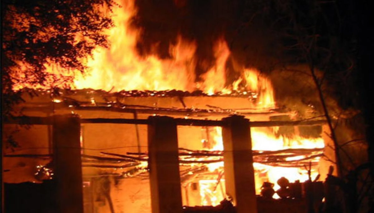 A tragic fire incident in Bettiah, Bihar, where a mother and daughter died after being trapped in their burning house, along with the death of four cattle.
