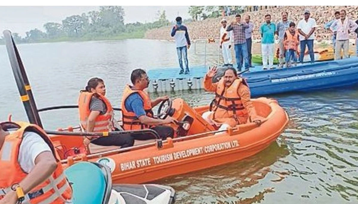 Bihar's first water sports destination 'Amwa Man,' where tourists enjoy adventure and recreation, featuring activities like jet boating and parasailing on the lake.