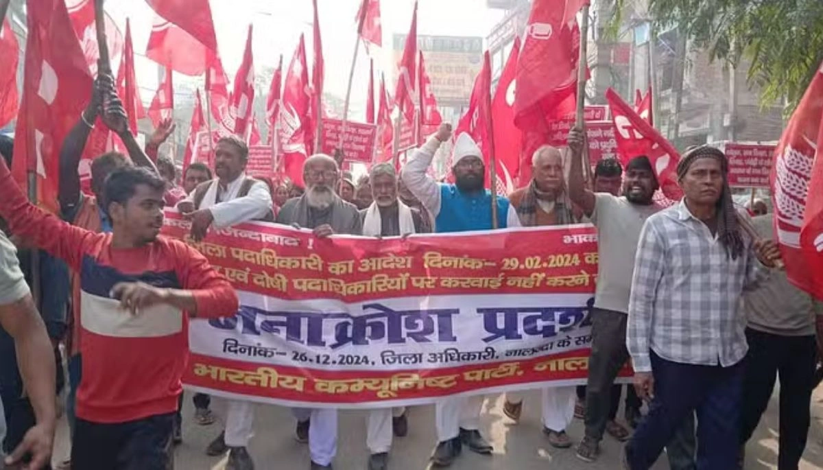 Villagers protesting against waste dumping along the Panchane River, holding banners and posters, as they march toward the district collectorate. Both men and women are participating in the demonstration.