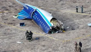 Allahabad High Court: इलाहाबाद हाई कोर्ट बार एसोसिएशन ने किया हड़ताल का ऐलान, गाजियाबाद में वकीलों पर लाठीचार्ज का विरोध 3 A New Video Surfaces Showing Possible Shrapnel Marks On The Back Of The Azerbaijan Airlines Plane That Crashed Near Aktau, Kazakhstan. The Crash Raised Questions About Whether The Plane Was Mistakenly Shot Down By Russian Forces, Possibly Due To Confusion With A Ukrainian Drone Attack.