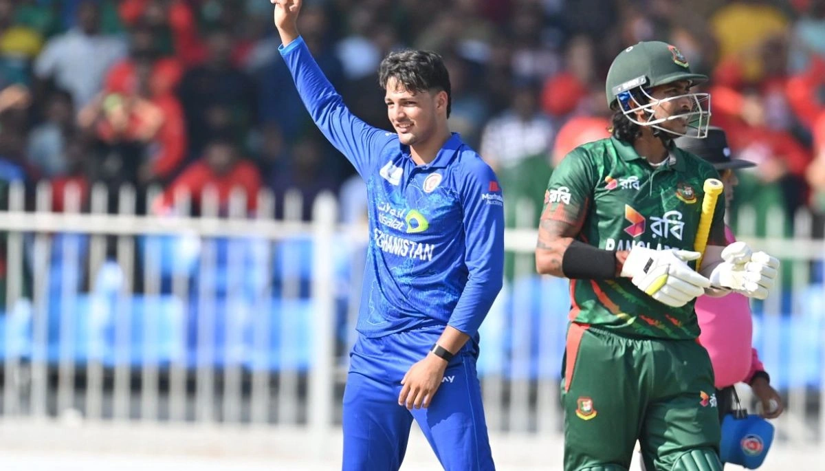 MI buys 15-year-old Afghan spinner Allah Gajanfar for 4.80 crore in IPL auction.