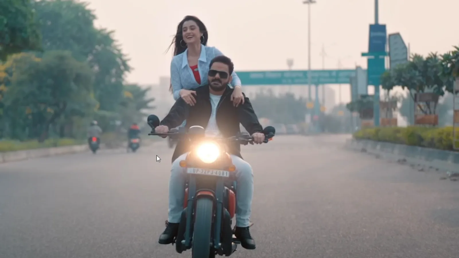 New Pawan Singh Bhojpuri Song Senura Dal Ke: Pawan Singh और Priyanka Singh का नया भोजपुरी गाना 'सेनुरा डाल के' का पोस्टर, जिसमें दर्शना बanik भी शानदार अंदाज़ में नजर आ रही हैं।