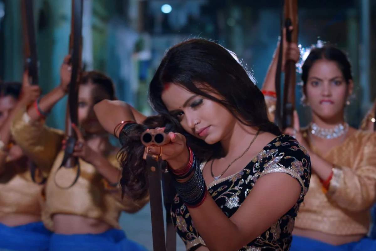 Bhojpuri Song 'चढल जवानी' में Pradeep Pandey Chintu और Shilpi Raghwani ने बेहतरीन केमिस्ट्री दिखाई है। जानिए इस नए गाने की पूरी डिटेल।