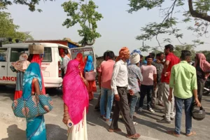 Samastipur News:चुनाव को लेकर सभी स्कूलों में गांव में चलाया जा रहा है मतदाता जागरूकता अभियान 4 Death Of A Pregnant Woman In Samastipur: समस्तीपुर के कल्याणपुर में गर्भवती महिला की मौत के बाद परिजनों द्वारा पीएचसी में तोड़फोड़ और सड़क जाम करते हुए आक्रोशित भीड़