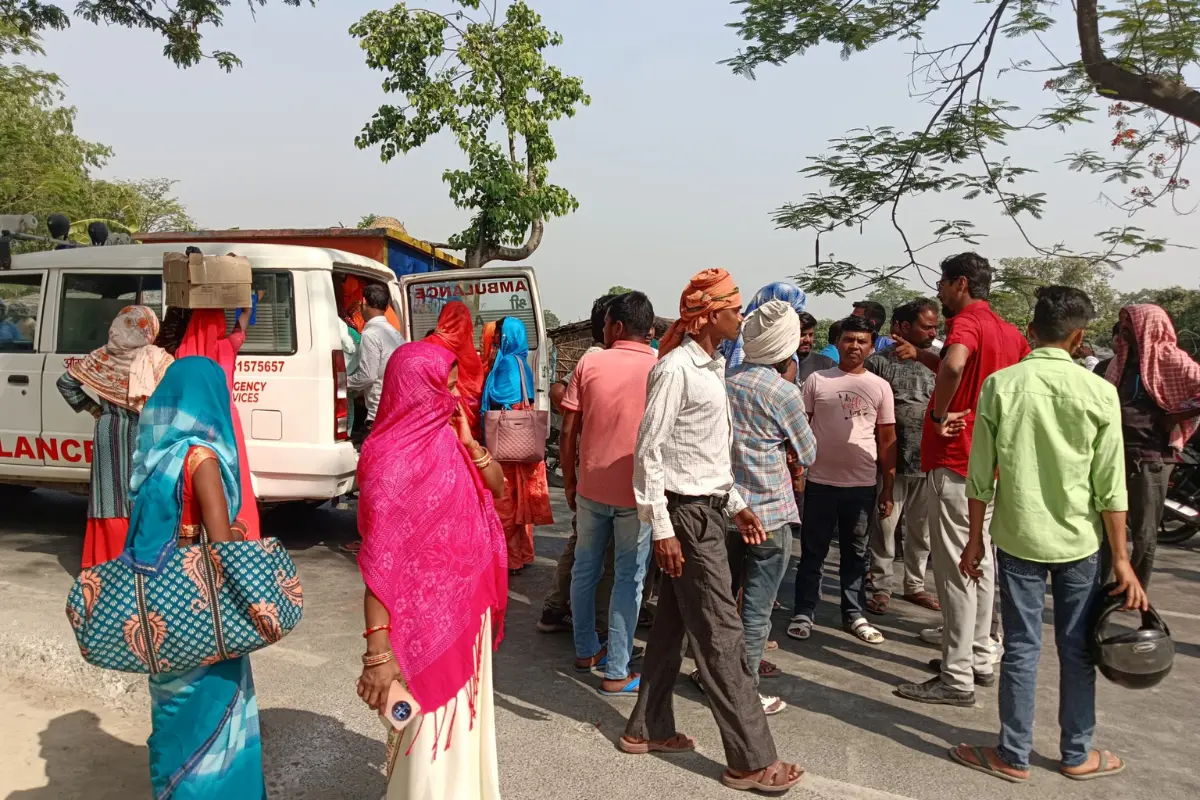 Death of a Pregnant Woman in Samastipur: समस्तीपुर के कल्याणपुर में गर्भवती महिला की मौत के बाद परिजनों द्वारा पीएचसी में तोड़फोड़ और सड़क जाम करते हुए आक्रोशित भीड़