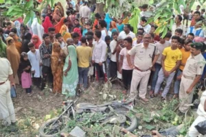 Maithili News मधुबनी जिले में बेरहमी से हत्या के बाद सड़क पर फेंका गया शव, घटनास्थल पर पुलिस जांच कर रही है।