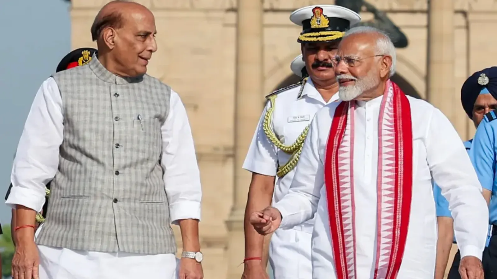 Rajnath Singh Latest News: राजनाथ सिंह की जीवनी, संपत्ति और राजनीतिक करियर की जानकारी के साथ उनकी हालिया तस्वीर