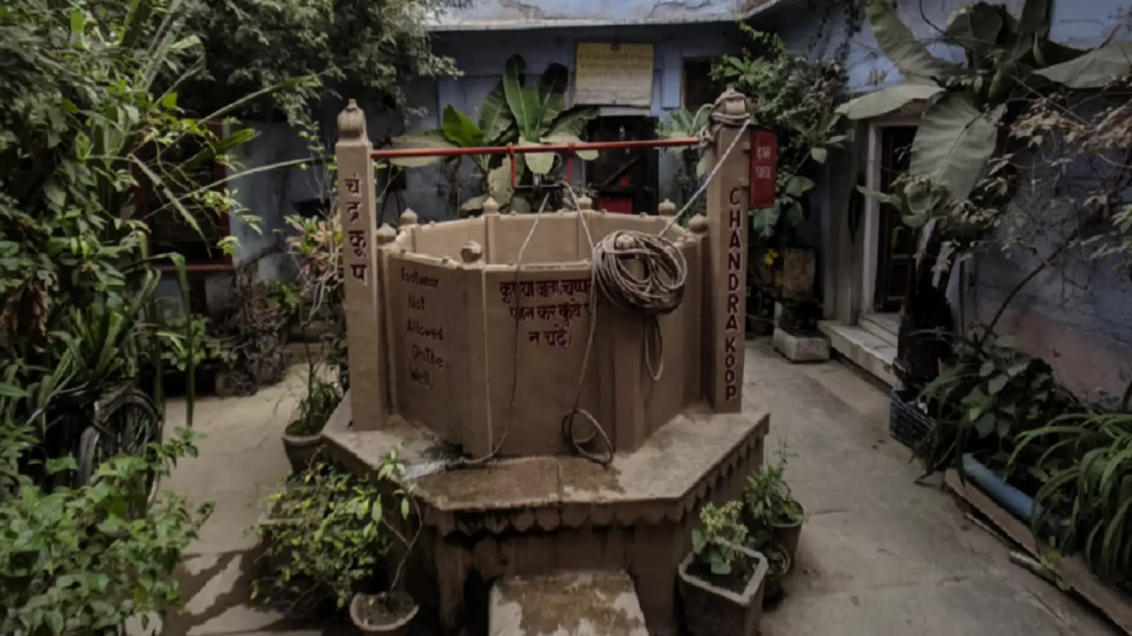 Varanasi Tourism: वाराणसी के छुपे हुए पर्यटन स्थल – रामनगर किला, संकट मोचन मंदिर और भविष्य बताने वाला कुआं