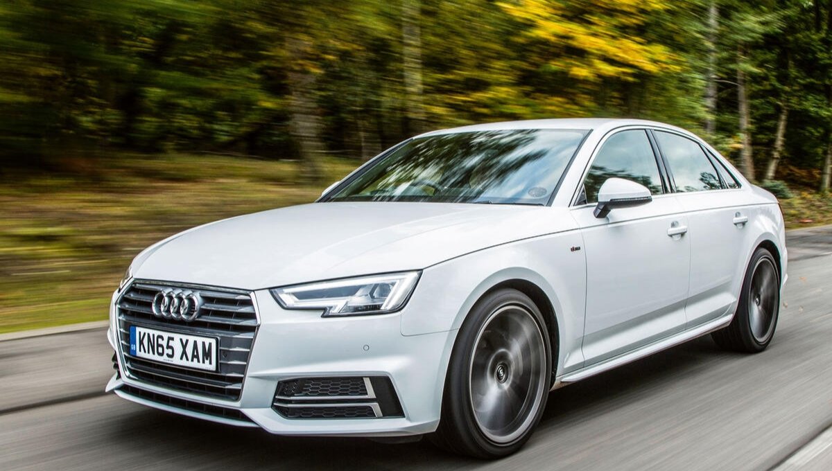 Audi E-Tron Gt: लक्ज़री कूपे जिसमें 500Km तक की रेंज और सिर्फ 4.1 सेकंड में 100 की रफ्तार 2 Audi E-Tron Gt: लक्ज़री कूपे जिसमें 500Km तक की रेंज और सिर्फ 4.1 सेकंड में 100 की रफ्तार