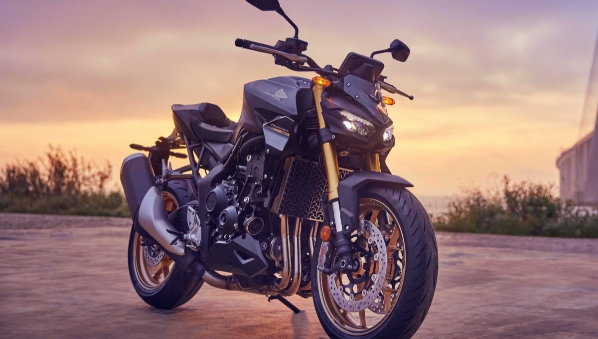 राइडिंग मोड्स और क्विक शिफ्टर के साथ आई है ₹17 लाख की ये सुपरबाइक Honda CB1000 Hornet SP