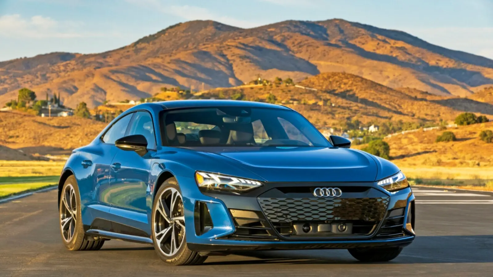 Audi e-tron GT: लक्ज़री कूपे जिसमें 500km तक की रेंज और सिर्फ 4.1 सेकंड में 100 की रफ्तार