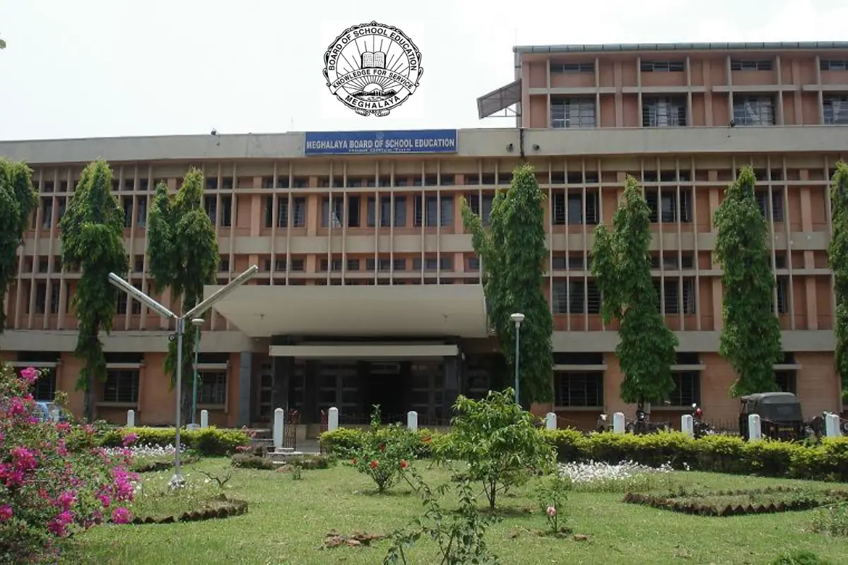 MBOSE Meghalaya Board 12th Result 2025 – छात्र मोबाइल और लैपटॉप पर मेघालय बोर्ड 12वीं का रिजल्ट चेक करते हुए, आधिकारिक वेबसाइट mbose.in पर रिजल्ट देखने का दृश्य।