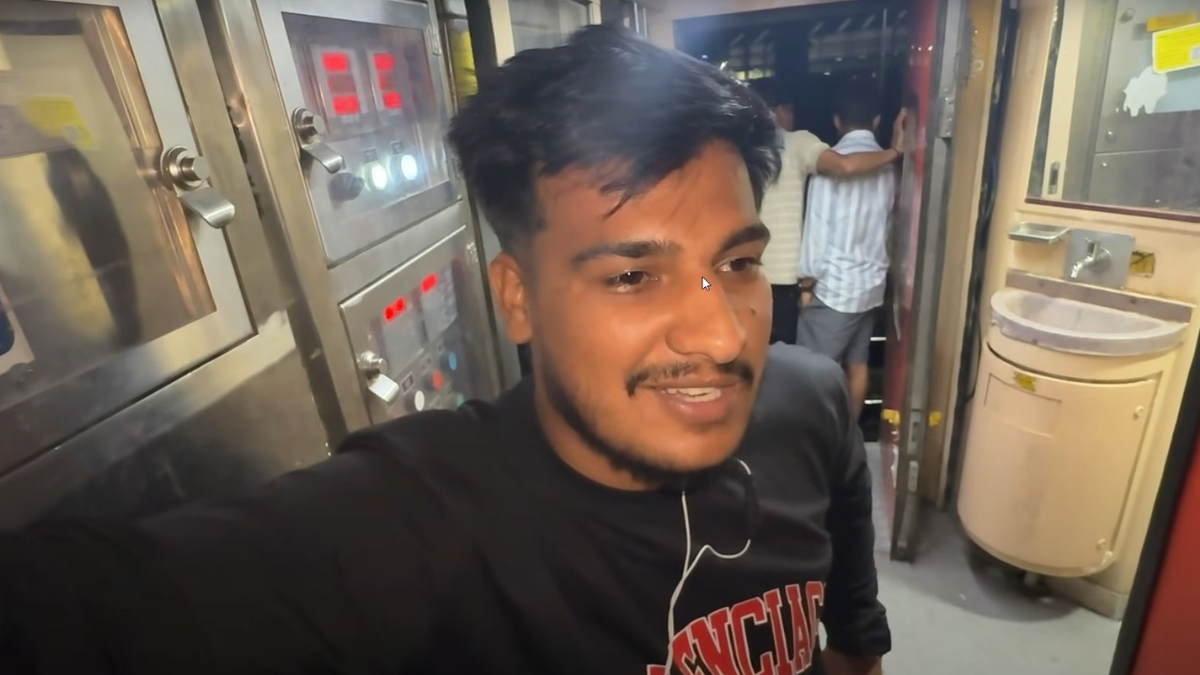 Viral Video: Youtuber पर ट्रेन में जानलेवा हमला! Hemkunt Express में मौत का सफर – वीडियो बना तो खींच लिया गया पैर! 3 Hemkunt Express में यात्रा करते Youtuber Mr. Vishal, ट्रेन पैंट्री स्टाफ द्वारा जानलेवा हमले का शिकार, वीडियो बनाते समय झगड़ा