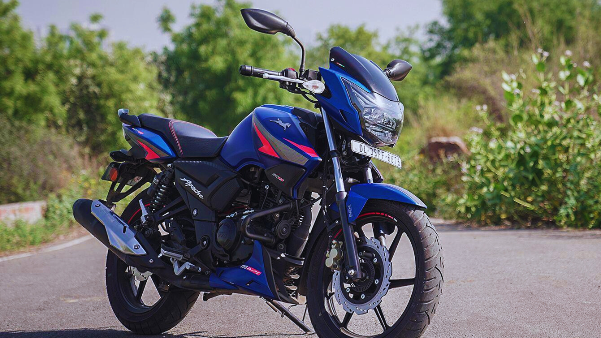 2025 TVS Apache RTR 160 Matte Black और Pearl White वेरिएंट में लॉन्च, ड्यूल चैनल ABS और SmartXonnect फीचर्स के साथ