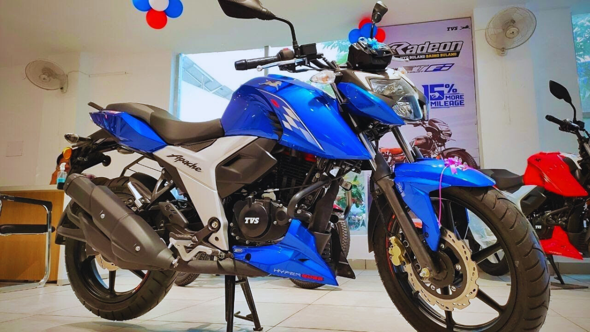 2025 Tvs Apache Rtr 160 हुआ लॉन्च: ₹1.34 लाख की कीमत में मिला Dual-Channel Abs और नए फीचर्स का धमाका 5 2025 Tvs Apache Rtr 160 Matte Black और Pearl White वेरिएंट में लॉन्च, ड्यूल चैनल Abs और Smartxonnect फीचर्स के साथ