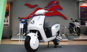 Isuzu Mu-X: फैमिली सफर का स्टाइलिश और दमदार साथी कीमत ₹37.90 लाख से शुरू 3 New Tvs Hybrid Scooter का इलेक्ट्रिक और पेट्रोल दोनों में चलने वाला नया मॉडल, 120 Km रेंज और 8 साल की वारंटी के साथ।