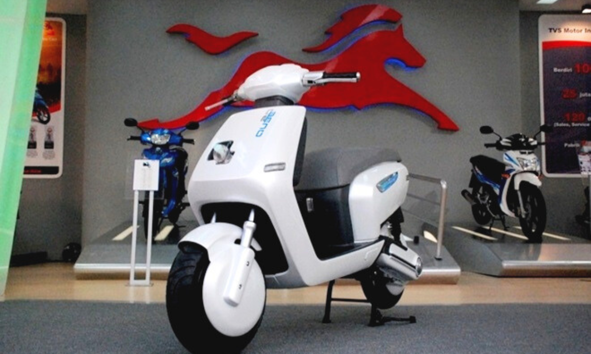 New TVS Hybrid Scooter का इलेक्ट्रिक और पेट्रोल दोनों में चलने वाला नया मॉडल, 120 KM रेंज और 8 साल की वारंटी के साथ।