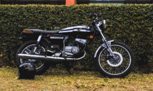 New Royal Enfield Classic 350 2025: दमदार इंजन और नए लुक के साथ युवाओं की पहली पसंद बनी ये क्रूज़र बाइक 7 New Yamaha Rx 100 Emi Plan – सिर्फ ₹3,000 मासिक Emi में नई बाइक खरीदने का शानदार मौका