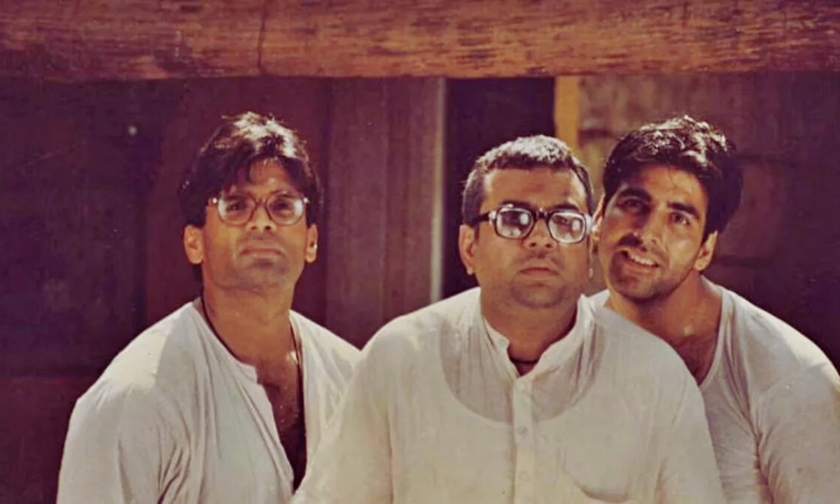Hera Pheri 3 Controversy: 25 करोड़ के नोटिस और बंपर बवाल के बाद, Paresh Rawal Babu Bhaiya बनकर वापस लौटे! 5 Hera Pheri 3 Controversy: परेश रावल फिल्म हेरा फेरी 3 में अपने आइकॉनिक बाबू भैया के किरदार में वापसी करते हुए, विवादों के बाद