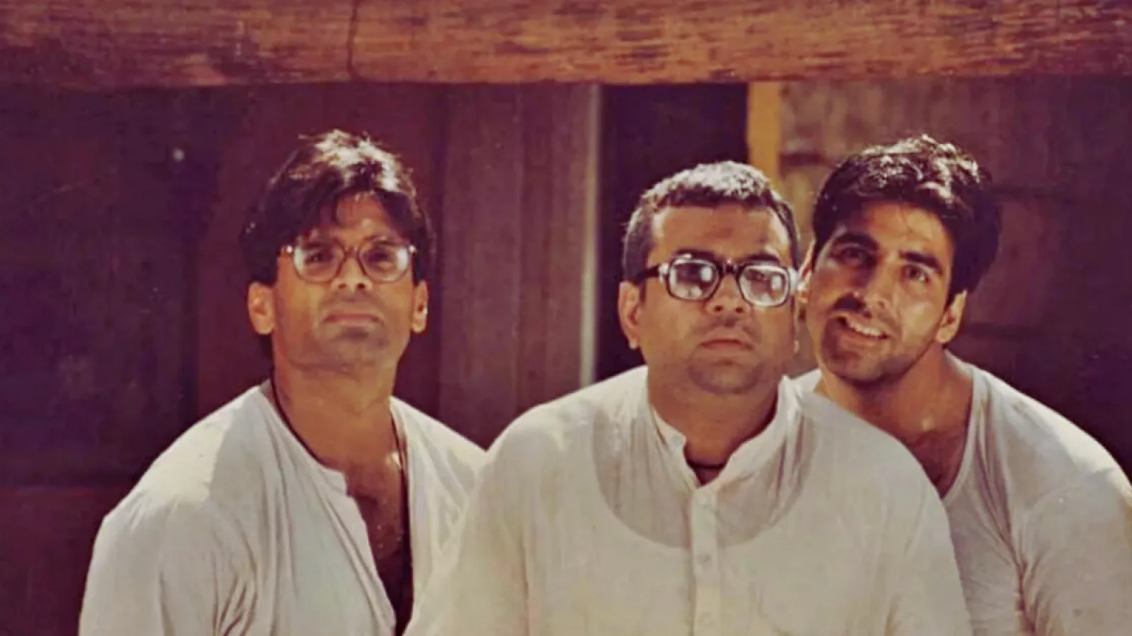 Hera Pheri 3 Controversy: परेश रावल फिल्म हेरा फेरी 3 में अपने आइकॉनिक बाबू भैया के किरदार में वापसी करते हुए, विवादों के बाद